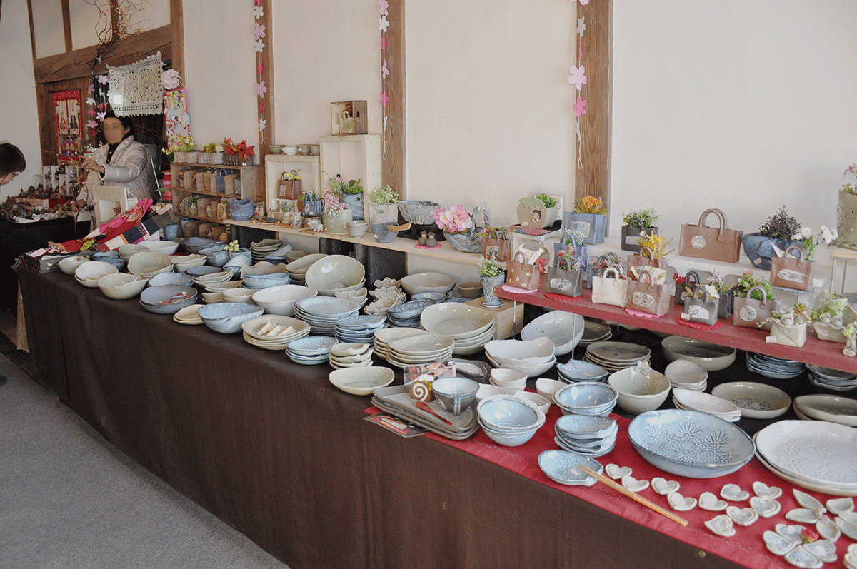 地元陶芸家による陶器・小物展示販売